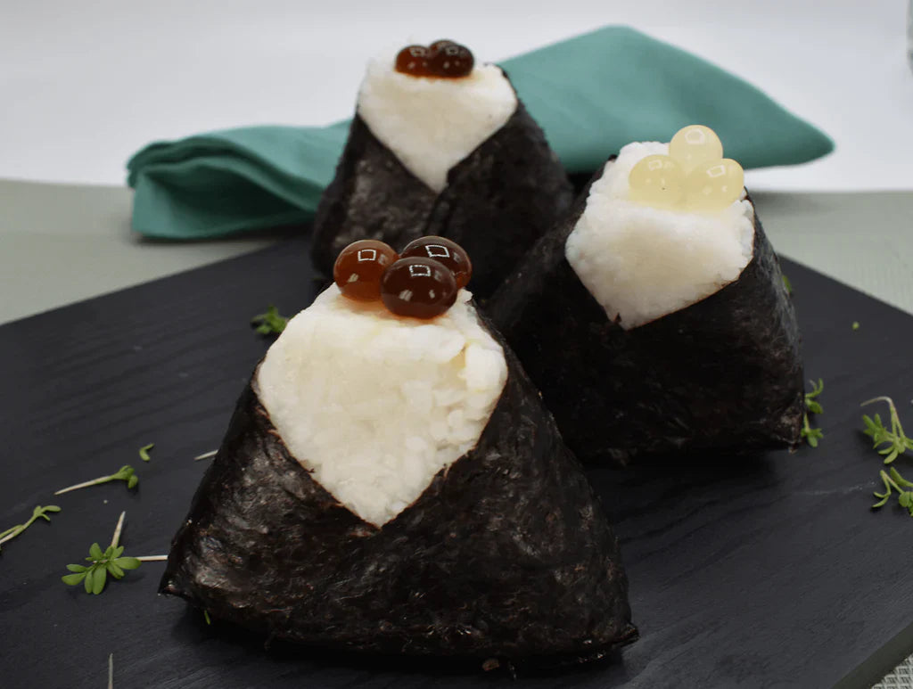 Onigiri Reisdreiecke mit Yuzu Sake-Ponzu Perlen