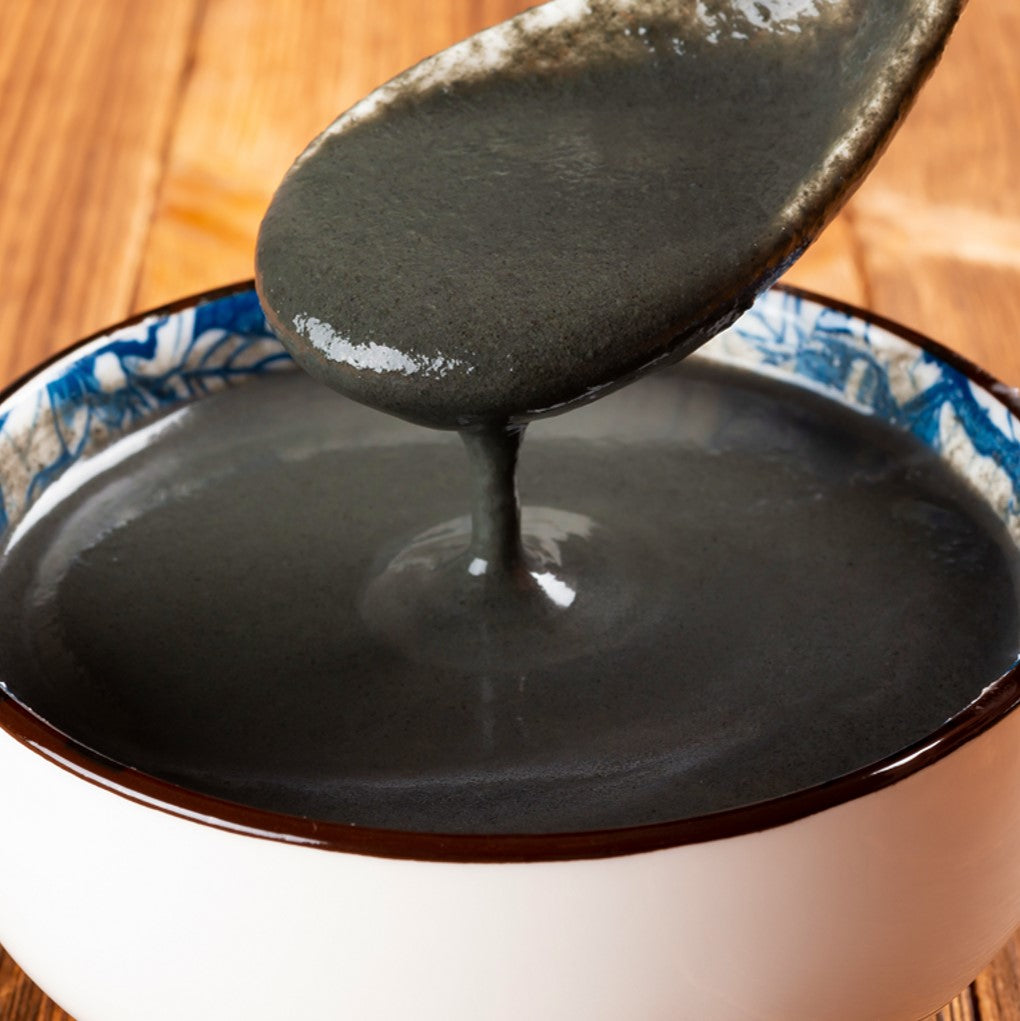Schwarze Sesampaste Stillife