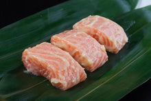 Load image into Gallery viewer, Marinierter Lachs mit Saikyo Miso
