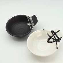 Load image into Gallery viewer, Schälchen Bowl Tengu mit Griff schwarz
